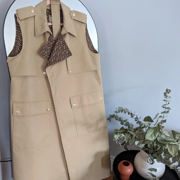 Burberry Trench Vest TB monogram - Picture 1 of 16